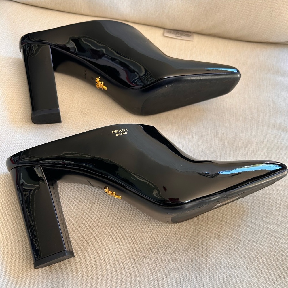PRADA BLACK PATENT LEATHER MULES 2025 MODEL/40IT-9-9.5US/ITALY/WORN ONCE